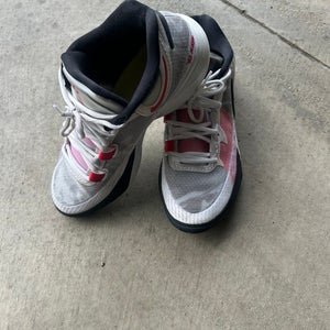 Men's Size M 10.0 (W 11.0) Nike Kyrie 7 Shoes (Used)