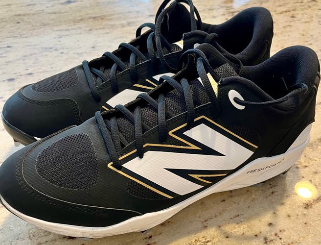 Black Men's Size M 11.5 (W 12.5) Adult New Balance 3000v7 Low Top Molded Cleats (Used)