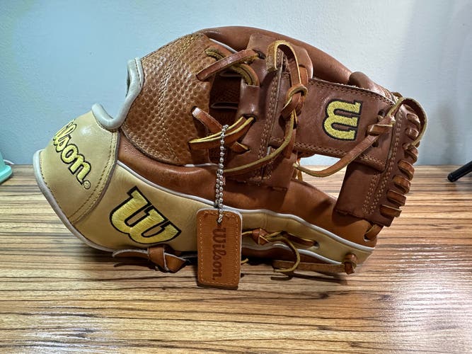 Wilson A2000 RH Baseball Glove 11.75" (Used)