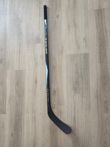 Youth Bauer Vapor Flylite Left Hand Hockey Stick P92 (Used)