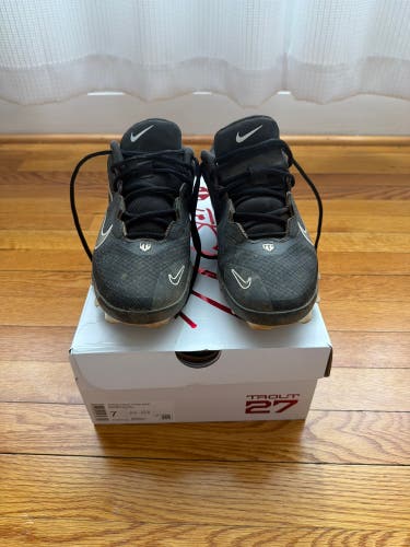 Black Men's Size M 7.0 (W 8.0) Nike Trout Low Top Molded Cleats (Used)
