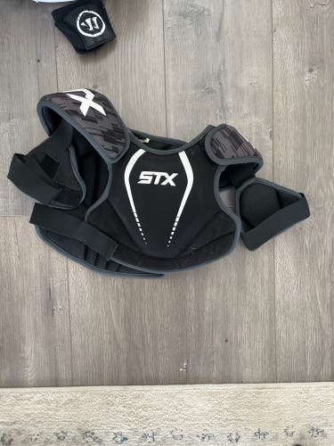 Medium Youth STX Stallion 75 Shoulder Pads (New)