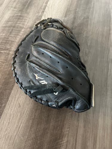 Mizuno RH Catcher's Glove 32.5" (Used)