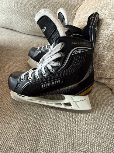 Bauer Supreme Hockey Skates Regular Width 5 (Used)