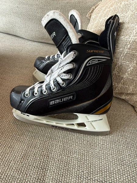 Bauer Supreme Hockey Skates Regular Width 5 (Used)