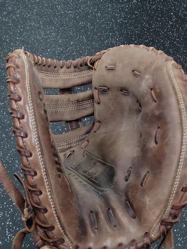 Used Worth COLLEGIATE SERIES BB/SB Catchers RH Throw Brown 32" 11849-S000037102