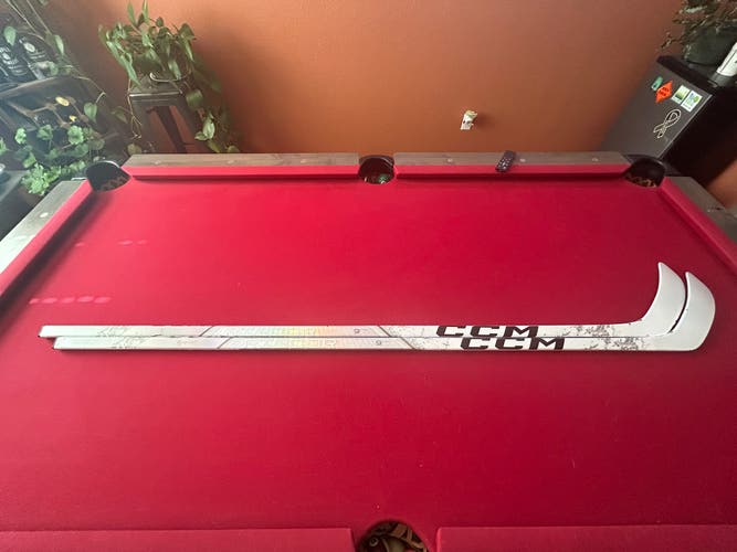 2 Pack-CCM Ribcor Trigger 9 Pro RH P28 75 Flex Hockey Stick-White(Used)