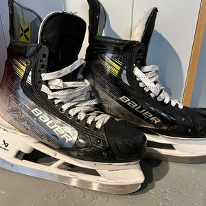 Black/Yellow 2023 Bauer Vapor Hyperlite 2 Hockey Skates Regular Width Pro Stock 11.5 (Used)