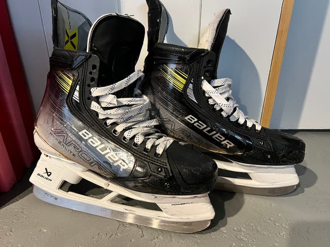 Black/Yellow 2023 Bauer Vapor Hyperlite 2 Hockey Skates Regular Width Pro Stock 11.5 (Used)