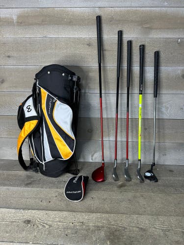 Future Pro Jr Mixed Set Golf Set Driver Hybrid 5 9 PW Putter RH Age 7-12 51-57"