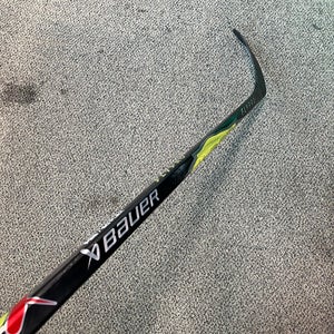 Junior Bauer Flypro Hockey Stick Right Handed P28 50 Flex (Used)