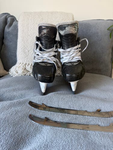 Black 2024 Bauer Supreme Shadow Hockey Skates 7 (Used)