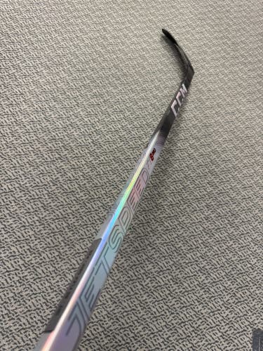 Intermediate CCM JetSpeed FT8 Pro Right Handed Hockey Stick P28 55 Flex (New)