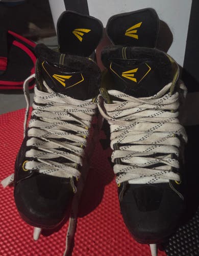 Black Easton Stealth 75S Hockey Skates Extra Wide Width 7.5 (Used)