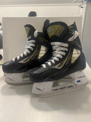 2022 True Catalyst 7 Hockey Skates Regular Width Size 3 (Used)
