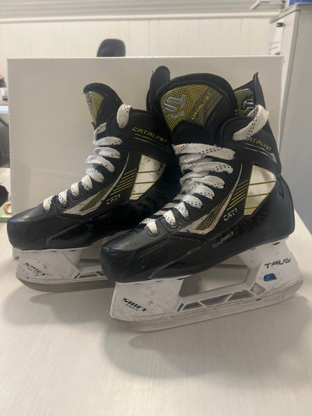 2022 True Catalyst 7 Hockey Skates Regular Width Size 3 (Used)