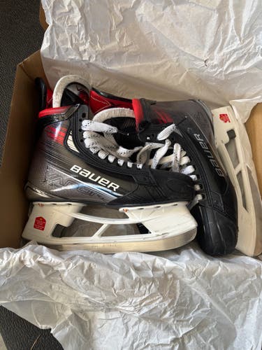 Bauer Vapor X5 Pro Hockey Skates Regular Width 9.5 (Used)