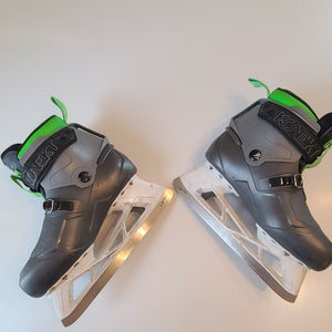 2023 Bauer Konekt HF2 Intermediate Goalie Skates Hockey Goalie Skates Regular Width 6 (Used)