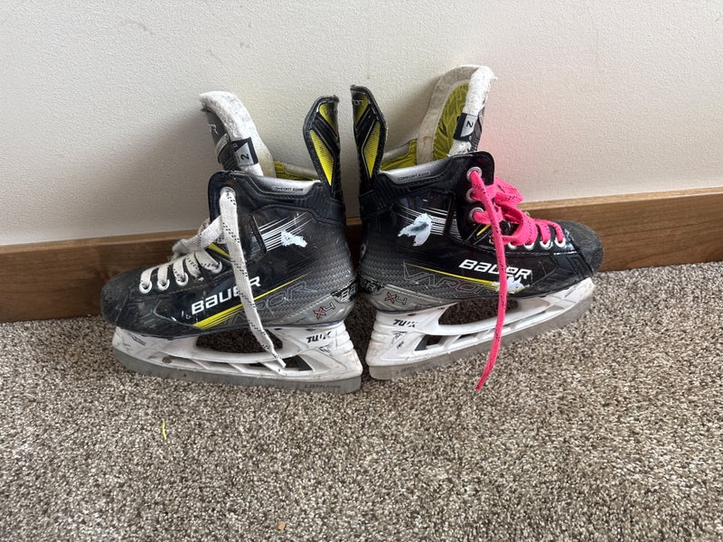 2023 Bauer Vapor X4 Hockey Skates Regular Width Size 2 (Used)