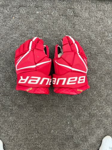 Bauer Vapor red Hyperlite Gloves 13" (Used)