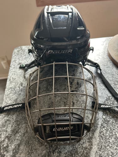 Medium Bauer Re-Akt 150 Helmet (Used)