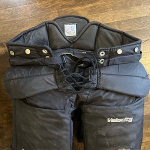 Senior Small Vaughn Velocity 7600 Hockey Goalie Pants (Used)