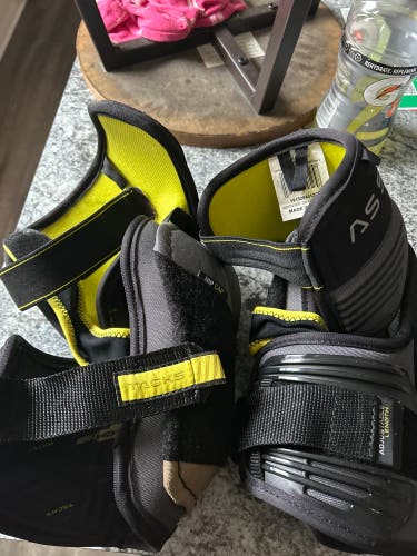Senior Large CCM Tacks AS 580 Elbow Pads (Used)