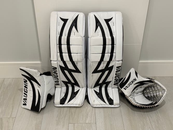 33" 2024 Vaughn V10 Pro Carbon Regular Goalie Full Set Pro Stock (Used)