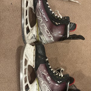 2021 Bauer Vapor Hyperlite Hockey Skates Regular Width 10.5 (Used)