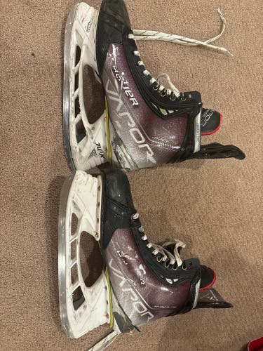 2021 Bauer Vapor Hyperlite Hockey Skates Regular Width 10.5 (Used)