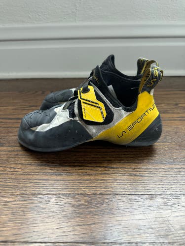 La Sportiva Solution (EU 42) Climbing Shoes