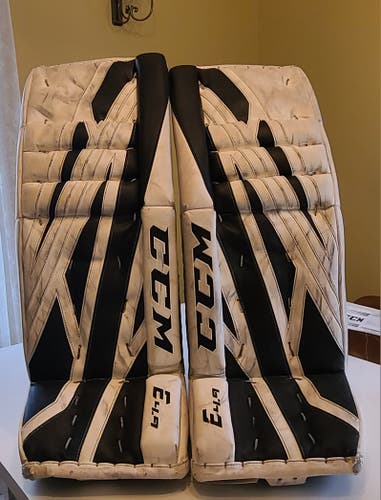 29" CCM Extreme Flex 4.9 Goalie Leg Pads (Used)