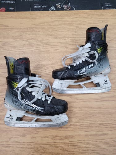 Size 7 Fit 2 Bauer Vapor Hyperlite 2 Senior Hockey Skates (Used)