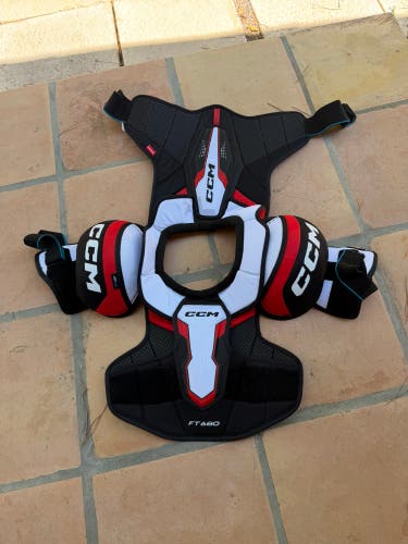 Men's Small Senior CCM JetSpeed FT680 Shoulder Pads (Used)