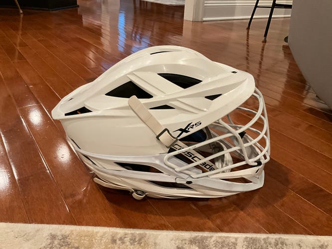 Cascade XRS Helmet (Used, in good condition ) SEND OFFERS. WILLING TO NEGOTIATE