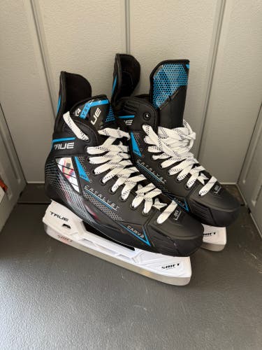 Black 2024 True Catalyst 3x4 Hockey Skates Regular Width 8.5 (Used)