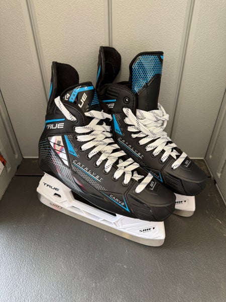 Black 2024 True Catalyst 3x4 Hockey Skates Regular Width 8.5 (Used)