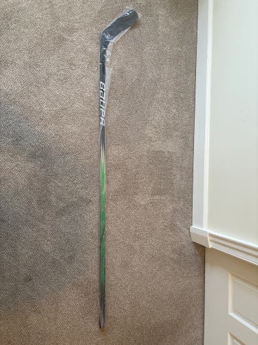 Senior Bauer Vapor Hyperlite 2 Right Handed Hockey Stick P88 82 Flex (New)