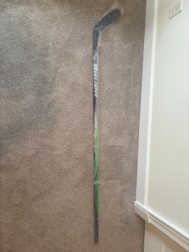 Senior Bauer Vapor Hyperlite 2 Right Handed Hockey Stick P88 82 Flex (New)