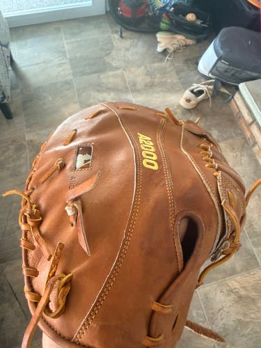 Pro issued Wilson A2000 RH First Base Baseball Glove 12