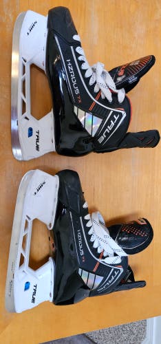 Black 2023 True HZRDUS 7x Hockey Skates Wide Width 9.5 (Used)