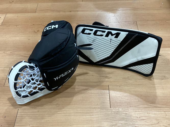 Youth CCM YTFlex 3 Goalie Gloves & Blockers Regular (Used)