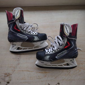 Black/Gray Bauer Vapor APX2 Hockey Skates Regular Width 7.5 (Used)
