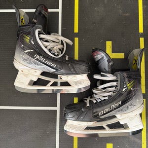 2023 Bauer Vapor Hyperlite 2 Hockey Skates 7.5 (Used)