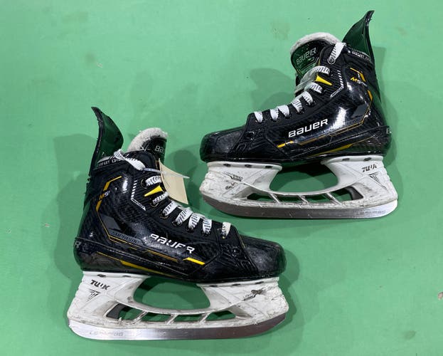 Junior Bauer Supreme M5 Pro Hockey Skates Regular Width Size 3 (Used)
