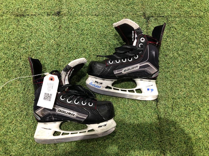 Youth Bauer Vapor X800 Hockey Skates Regular Width 13.0 (Used)