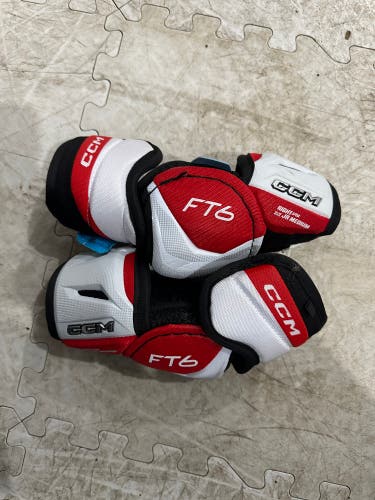 Junior Medium CCM JetSpeed FT6 Pro Elbow Pads (Used)