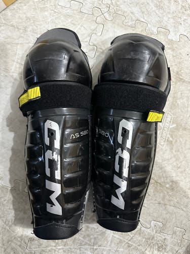 Junior CCM AS 580 12" Shin Pads (Used)