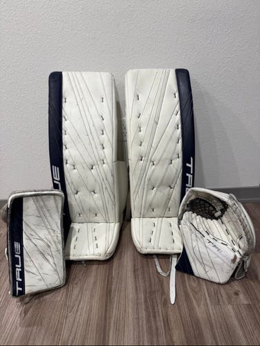 34"+2 Hellebuyck True L20.2 Regular Goalie Full Set Pro Stock (Used)