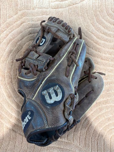 Brown Wilson A1000 RH Baseball Glove 11.5" (Used)